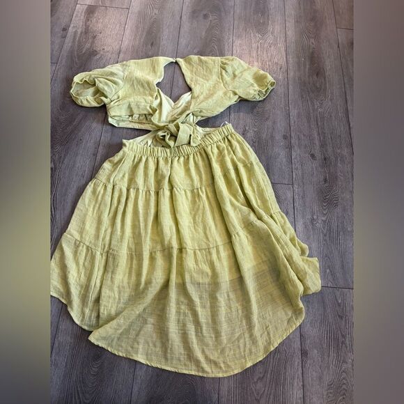 Forever 21 beautiful Cut-Out Dress - Picture 2 of 3